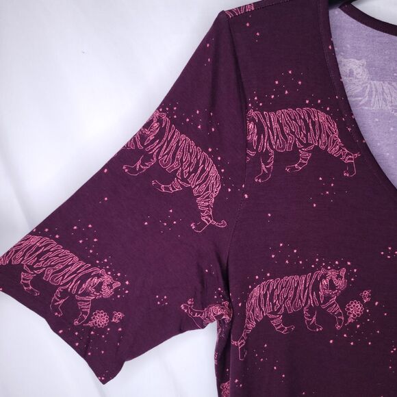 Torrid Top 2X Burgundy Tiger Print Super Soft Knits V Neck - Picture 3 of 11